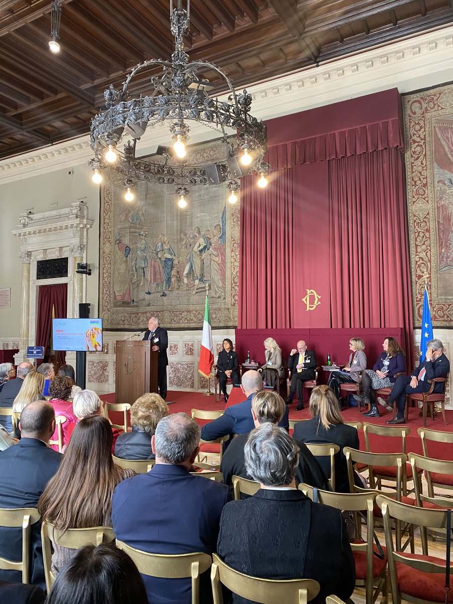 Fiagop's tweet photo. Presente e futuro dei ragazzi, genitori che vivono un doppio dramma - il dolore e la necessità di farsi vedere sereni -, cure palliative e rapporto con le regioni: i temi caldi toccati dal nostro emozionato Presidente, Paolo Viti.
#GiornataMondialeControIlCancroInfantile https://t.co/YFxTSfiyKc