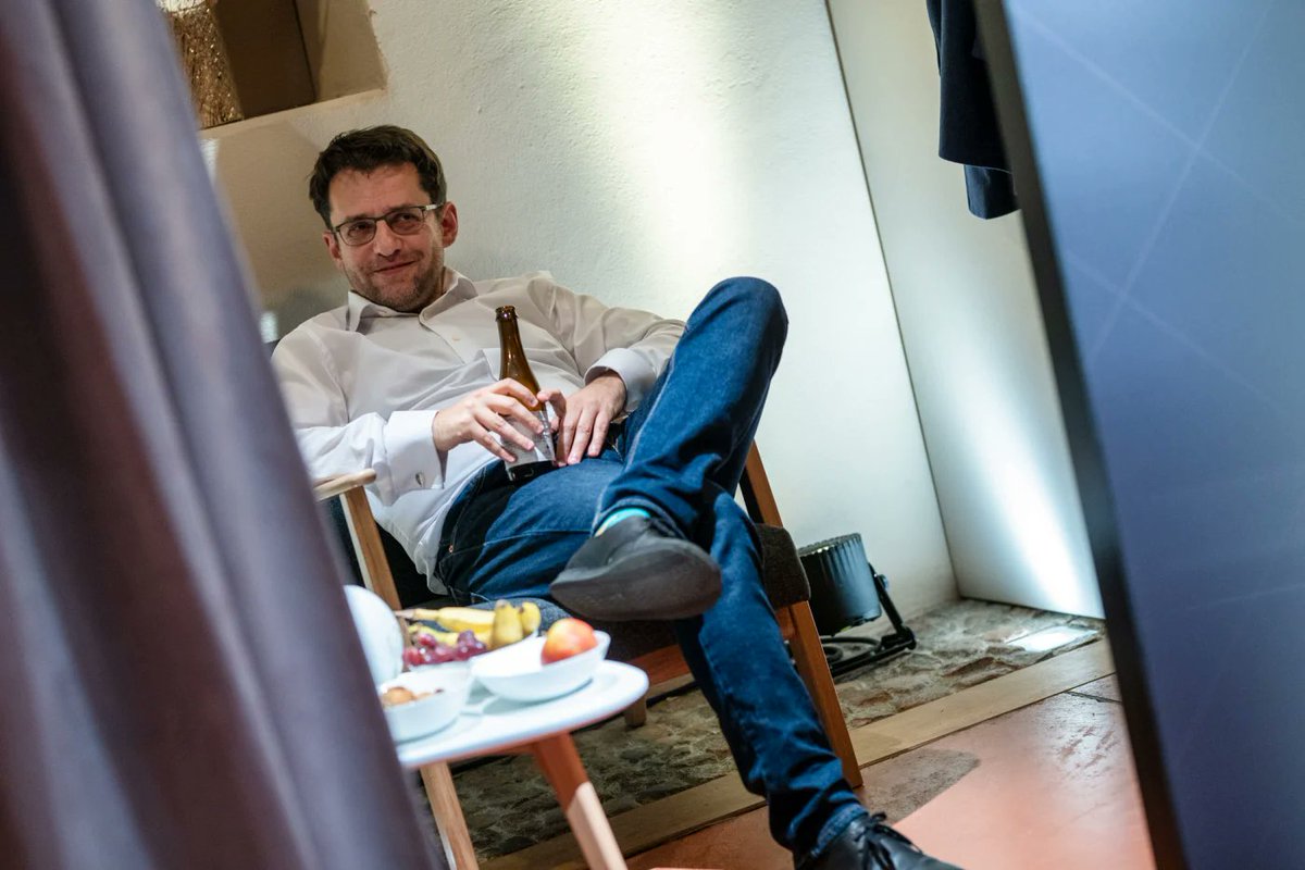 UnicodeChess's tweet image. Aronian&apos;s smile.

#FreestyleChess #FreestyleChessGOAT2024