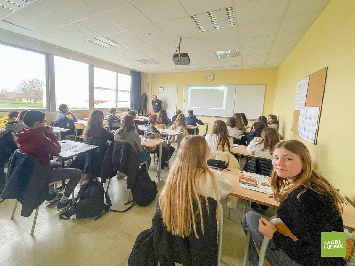 L'#AgricurieuxTour made in <a href="/bfc_region/">Région Bourgogne-Franche-Comté</a>, c'est parti !🌱📚
Les collégiens de #StGermainDuBois ont plongé dans le monde de l'#agriculture avec enthousiasme, entre quiz et vidéos, avec les agriculteurs et la #coopérative <a href="/_BourgogneDuSud/">Bourgogne Du Sud</a>👨‍🌾👩‍🏫