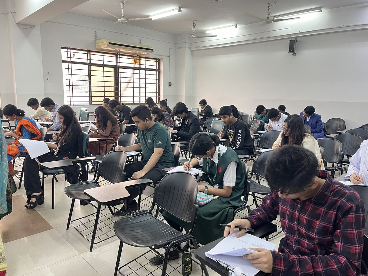 esc_du's tweet photo. EconQuest: Economics Olympiad in collaboration with the #BDEO at the #BES2024 https://t.co/dse1tSSS6J