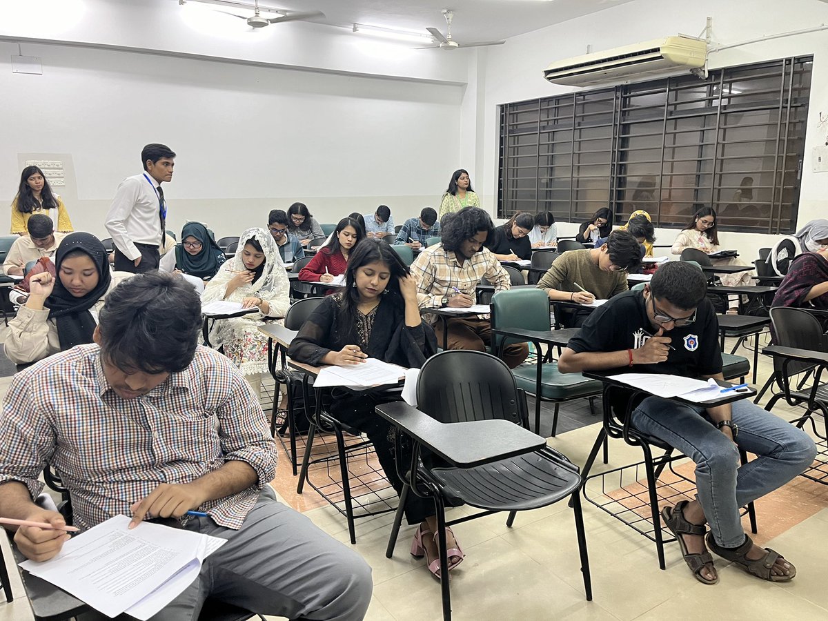 esc_du's tweet photo. EconQuest: Economics Olympiad in collaboration with the #BDEO at the #BES2024 https://t.co/dse1tSSS6J