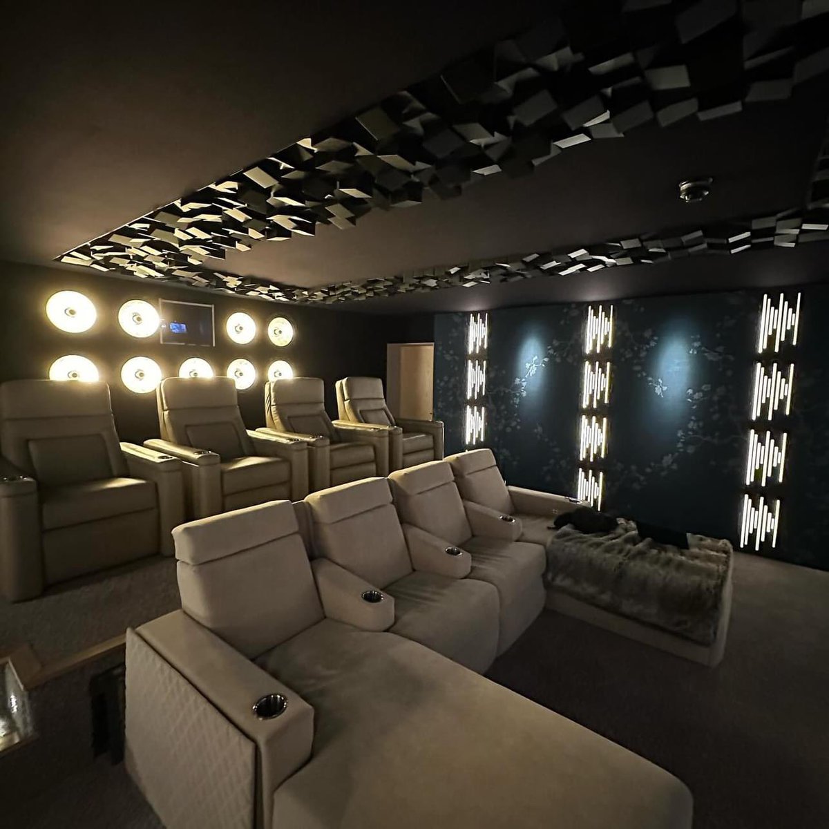 Immersive Cinema Rooms tweet media