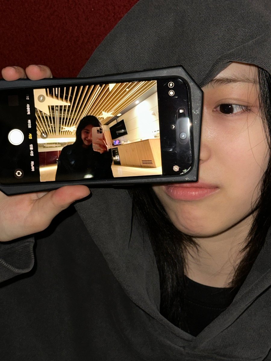 kpop moments that could kill a sapphic tweet media