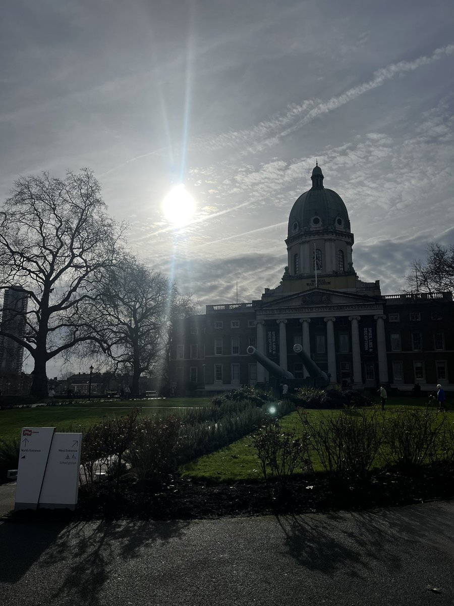 At @I_W_M today for an oral history, and it’s such a joy to see the museum so full of life! 😁 As it should be of course, really reminds you why you do it. Also, bonus points for the sun ☀️ #twitterstorians #PhD #oralhistory #IWM