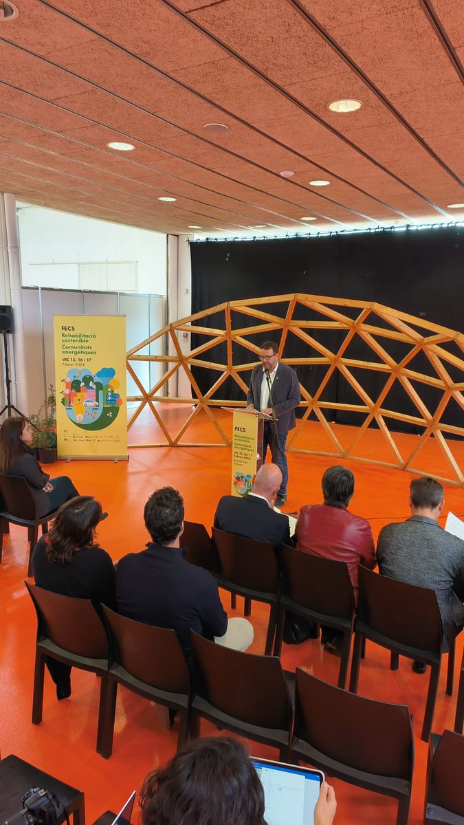 CCSolsones's tweet photo. 👉🏻Avui assistim a la Fira de la rehabilitació sostenible i de les comunitats energètiques a Vic⚡️
🏛️El @CCSolsones i la comarca ens posem al dia amb els reptes de la transformació energètica 🏠💡#solsonès #vic #fecs https://t.co/mElN2pHKJc