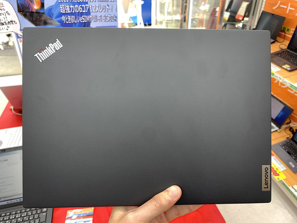 PCcomfullAKB4's tweet photo. 今週の秋葉原4店舗共通セール!
①【ThinkPad X13 Gen 2】
6コア12スレッドのRyzen 5 Pro!i5-1235Uを上回るPassmarkスコアで、抜群の処理性能✨
スタイリッシュで強靭なボディを携え、持ち運びにピッタリの1台!!
コンディションも超絶良い👍
各店10台限定!
#Lenovo #ThinkPad #X13Gen2 #Ryzen https://t.co/xMvWia0VXK