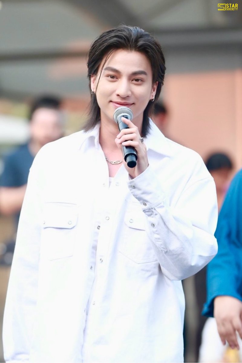 STARSOCIETY_TH's tweet photo. ศิลปินเดี่ยว 100% “กลัฟ คณาวุฒิ”  เปิดตัวซิงเกิ้ลเดบิวต์ เพลง “Congratulations (ยินดีกับเธอ)  โดยได้ THE TOYS มาเขียนเนื้อร้อง/ เขียนทำนอง รวมถึงเรียบเรียง และ Producer 

CONGRATULATIONS PRESSCON

#GulfKanawut
#กลัฟคณาวุฒิ 
#CongratulationsGulf
#ยินดีกับเธอGulf https://t.co/YVrFl2zeuz