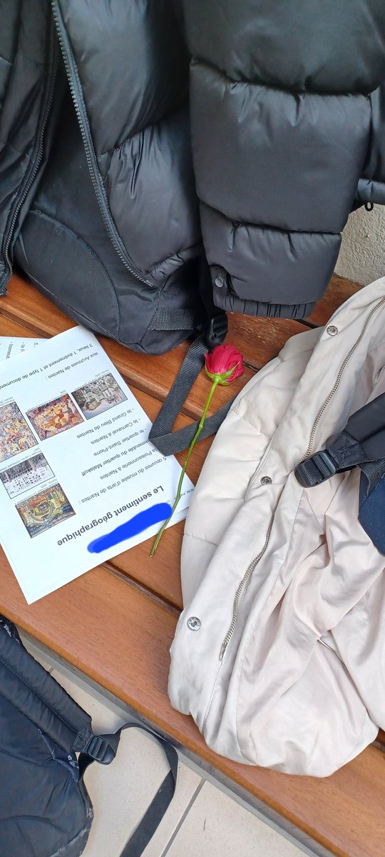 Saint Valentin aux #ArchivesdeNantes ce matin ?!? 
Atelier en cours pour une classe de 4e du projet le sentiment géographique avec le <a href="/MuseeArtsNantes/">Musée d'arts Nantes</a> et cet après-midi visite sensible avec une lecture de paysage au programme 🏞🏙