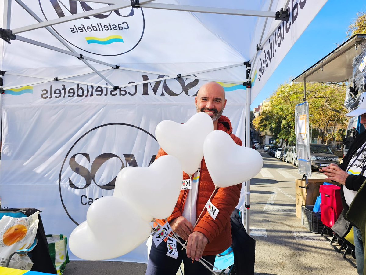 💖SOM Castelldefels ha tenido el placer de colocar su Carpa Informativa en honor al día de San Valentín💖

Fue una mañana preciosa donde decidimos regalar sonrisas y alegría en Castelldefels, así que estuvimos en el mercadillo entregando corazones blancos y dulces detalles ☺️🫶
