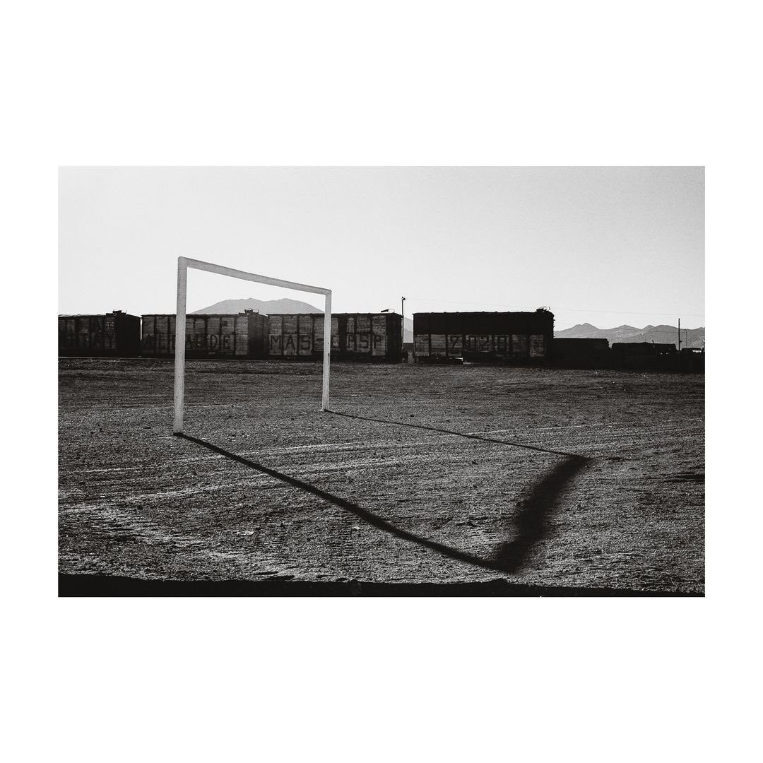 📷 @nachoriveraphotography #worldcup #worldcup2022 #soccerlife #35mm #filmcamera #filmisnotdead #keepfilmalive #footballphotography #footballislife #footballculture #analogfootball #mozambique #London #lovefootball #soccer #leica #ilford #futballisztika