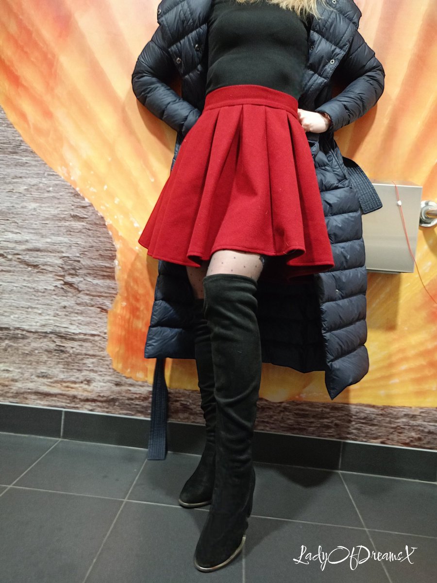 LadyOfDreamsX's tweet photo. Nieposłuszeństwa trzeba dusić w zarodku- nawet na przydrożnej stacji benzynowej😈
Suka jest tak wpatrzona w Panią, że nawet kara jest nagrodą😈
@FootParadiseRT  @rt_promo2k @rtfeetslave1 @promo_bdsm @PL_FINDOM @PolishFindomFan
@rt_feet @slavekane @PolishFootSlave @PromoFinDomPL https://t.co/8jdeg9ZGml