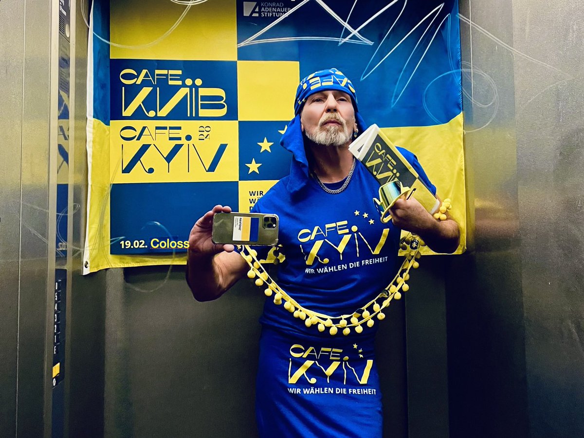 wilde_frank's tweet photo. #UkraineIsFreedom #UkraineIsSolidarity #UkraineIsEmpathy #UkraineIsDignity #UkraineIsUnity #UkraineIsVictory #UkraineIsLove #FreedomMustWin #WirWählenDieFreiheit #KonradAdenauerStiftung #CafeKyiv 💙🙏🇺🇦🇪🇺🇩🇪🙏💛 Cafe Kyiv, 19.02.2024, Colosseum Berlin
https://t.co/3pBjarJhav https://t.co/E6vujvsU6g
