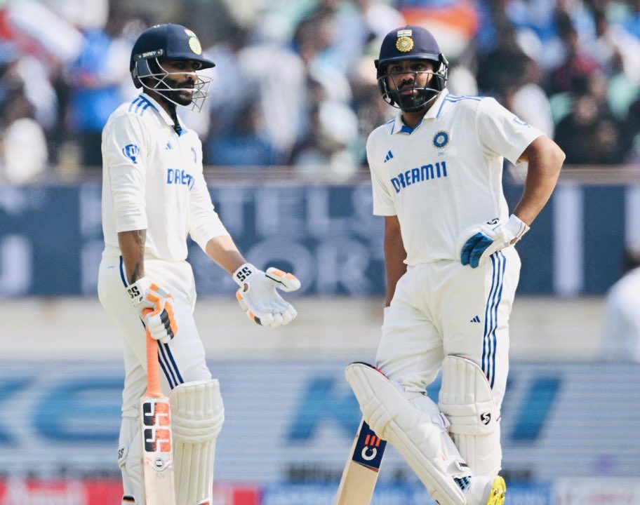 It’s only the 1st day of this Test, but a crucial partnership between @ImRo45 and @imJadeja has moved #TeamIndia from a precarious position to a good one. Well played. 🇮🇳🏏

#INDvENG