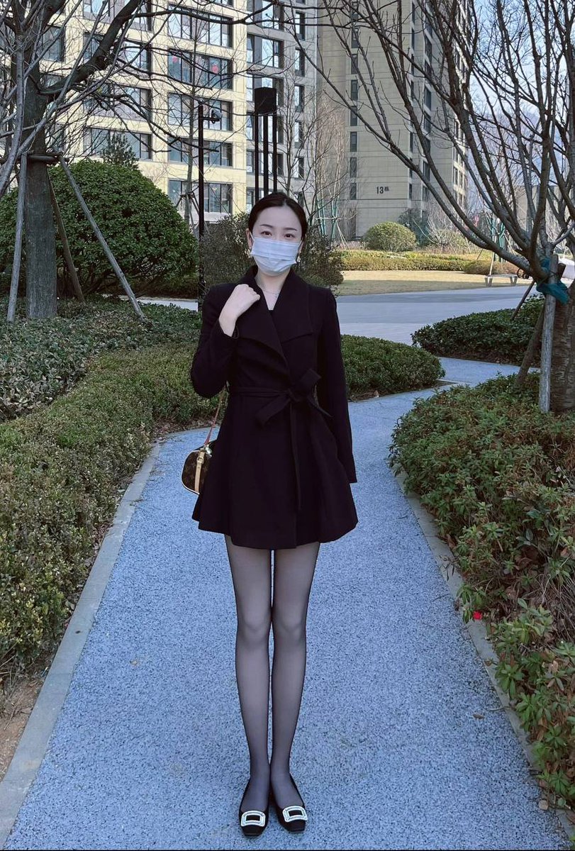 hardy_eric2633's tweet photo. 艺术源自于自然
一双比你命还长的腿，能玩坏你的命根子嘛hh~ https://t.co/f2xsoNI5Zd