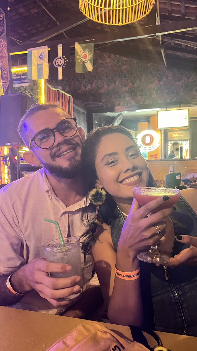 clara_feeh's tweet photo. Dia de sentimentos bons, trocas, amor e quarta tropical https://t.co/buOxJ7yGoa