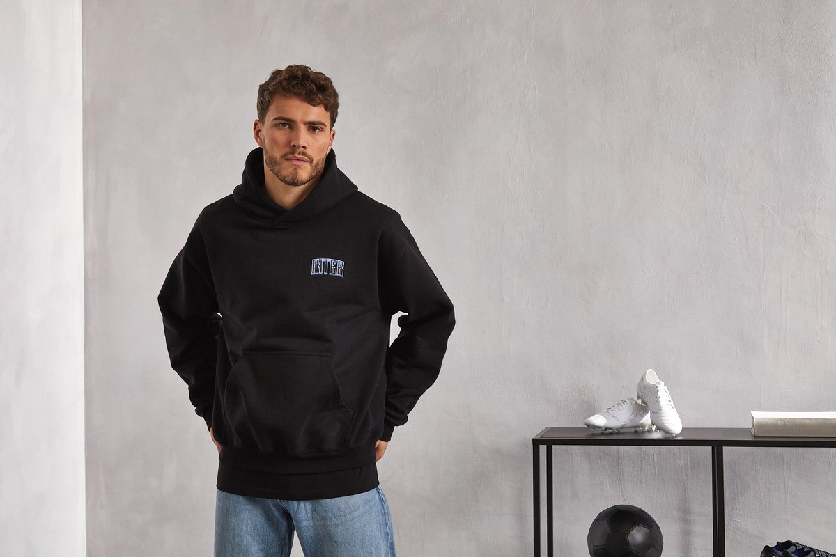 legaciesglobal's tweet photo. 🐍⚽ Embrace the spirit of Nerazzurri with our new BISCIONE-inspired collection! Show your support on and off the field with strength, power, and determination. #Inter #Nerazzurri #BiscioneCollection #legaciesglobal🖤💙 https://t.co/O6vAxmPAnd