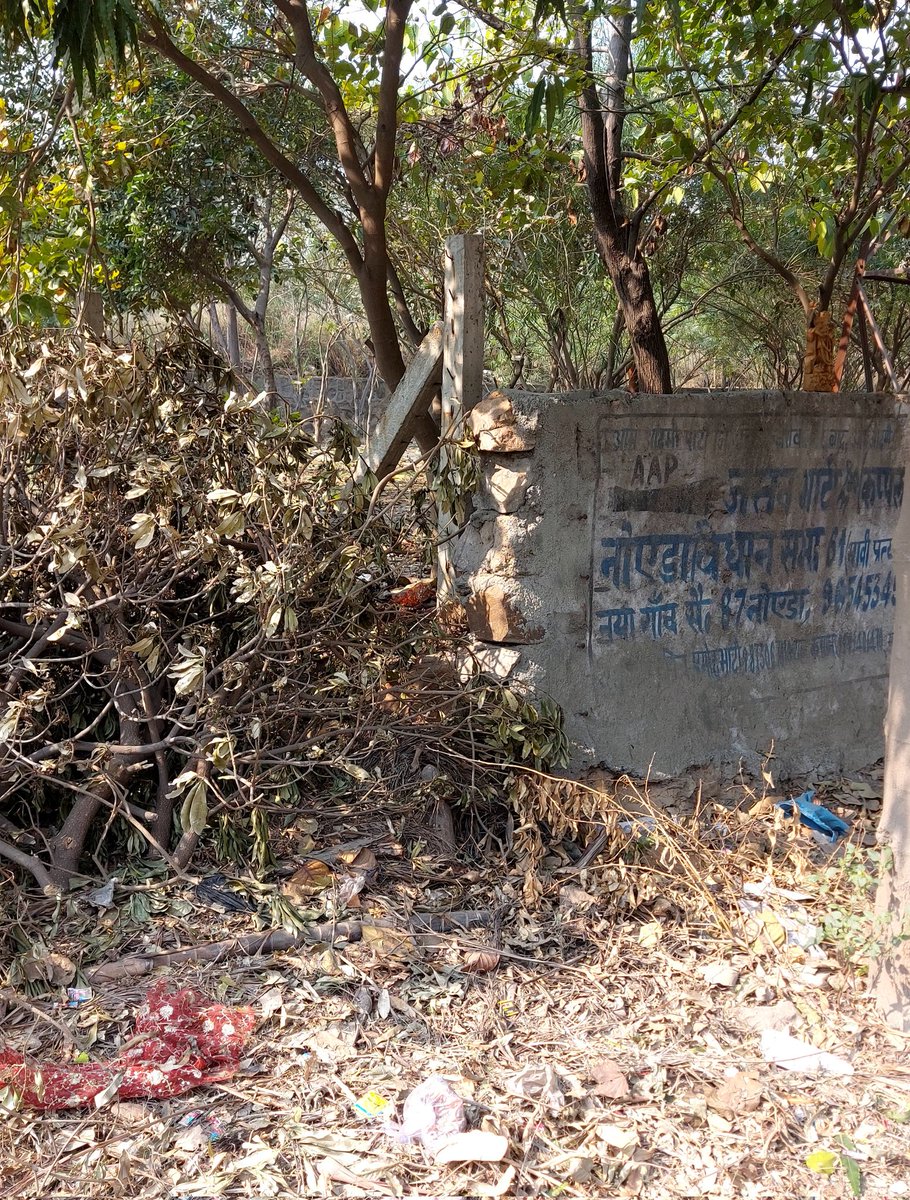 Rajiva2011's tweet photo. @CeoNoida @noida_authority
Request address following long pending issues,opposite &amp; along Sagar Residency,Sec 50 F 
1.Proper covering of drains 
2.Incompleted boundary wall along green belt opp society 
3.Unauthorized dwellers in  green belt gradually expanding their presence https://t.co/GatW3rDAnD