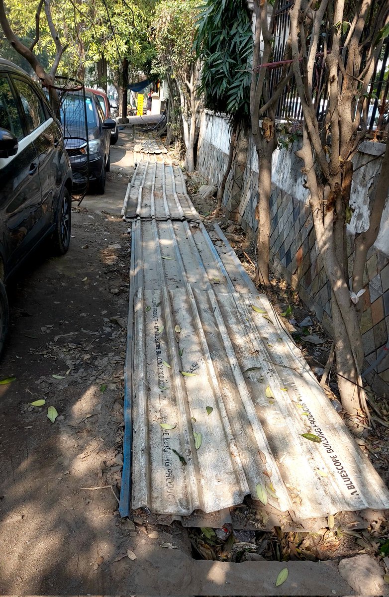 Rajiva2011's tweet photo. @CeoNoida @noida_authority
Request address following long pending issues,opposite &amp; along Sagar Residency,Sec 50 F 
1.Proper covering of drains 
2.Incompleted boundary wall along green belt opp society 
3.Unauthorized dwellers in  green belt gradually expanding their presence https://t.co/GatW3rDAnD