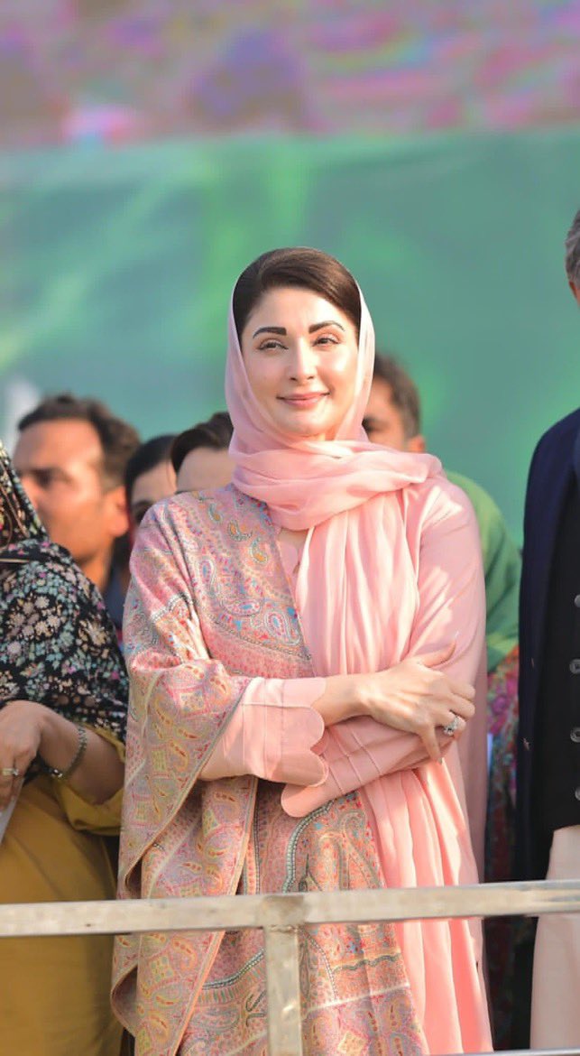 قاٸد محمد نواز شریف کی سرپرستی میں  #وزیراعلی_مریم_نواز پنجاب کی ترقی کے سفر کا دوبارہ آغاز کریں گی۔ پچھلے پانچ سال میں اس صوبے کو تباہ کر دیا گیا۔ فرح گوگی نے بے دردی سے اس صوبے کے عوام کو لوٹا۔ اب انشااللہ وزیراعلی پنجاب لوگوں کے زخموں پر مرہم رکھیں گی۔