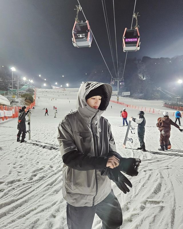 RIIZE_NEWS's tweet photo. [240215] RIIZE Official Instagram

vacay 🏔️🏂🤍🚡

#SUNGCHAN #성찬  

#RIIZE #라이즈 @RIIZE_official https://t.co/XgGqQaAgcw