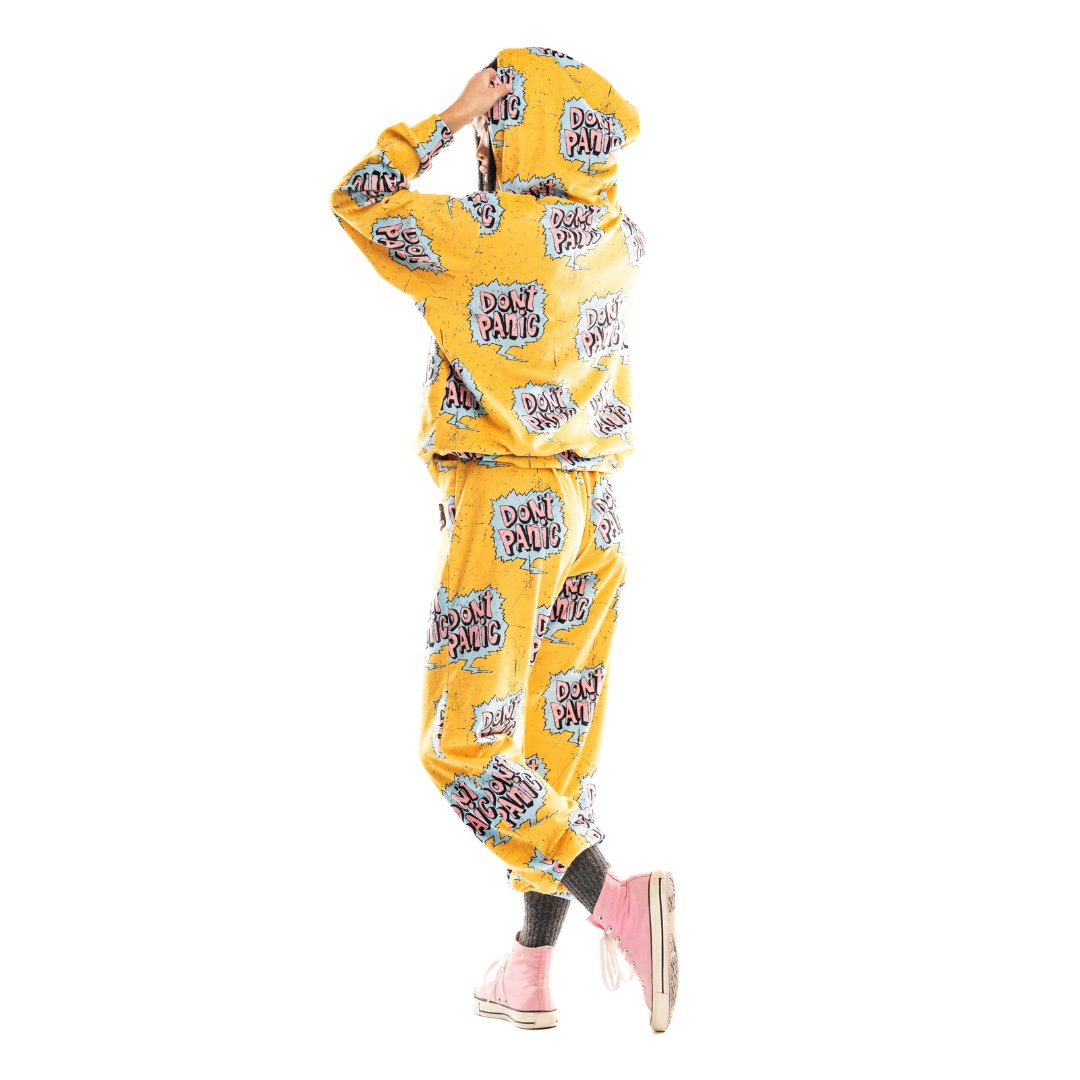 LazyBabes_com's tweet photo. ☀️ Radiate sunshine vibes in our Panic-free velour set!

Stepping into the day with a burst of positivity and cozy comfort. 😄

New collection is OUT! Link in bio 🔗

#lazybabes #womenstracksuit #velourset #loungewear #sportswear #panicfree https://t.co/CPZc3LHQFo