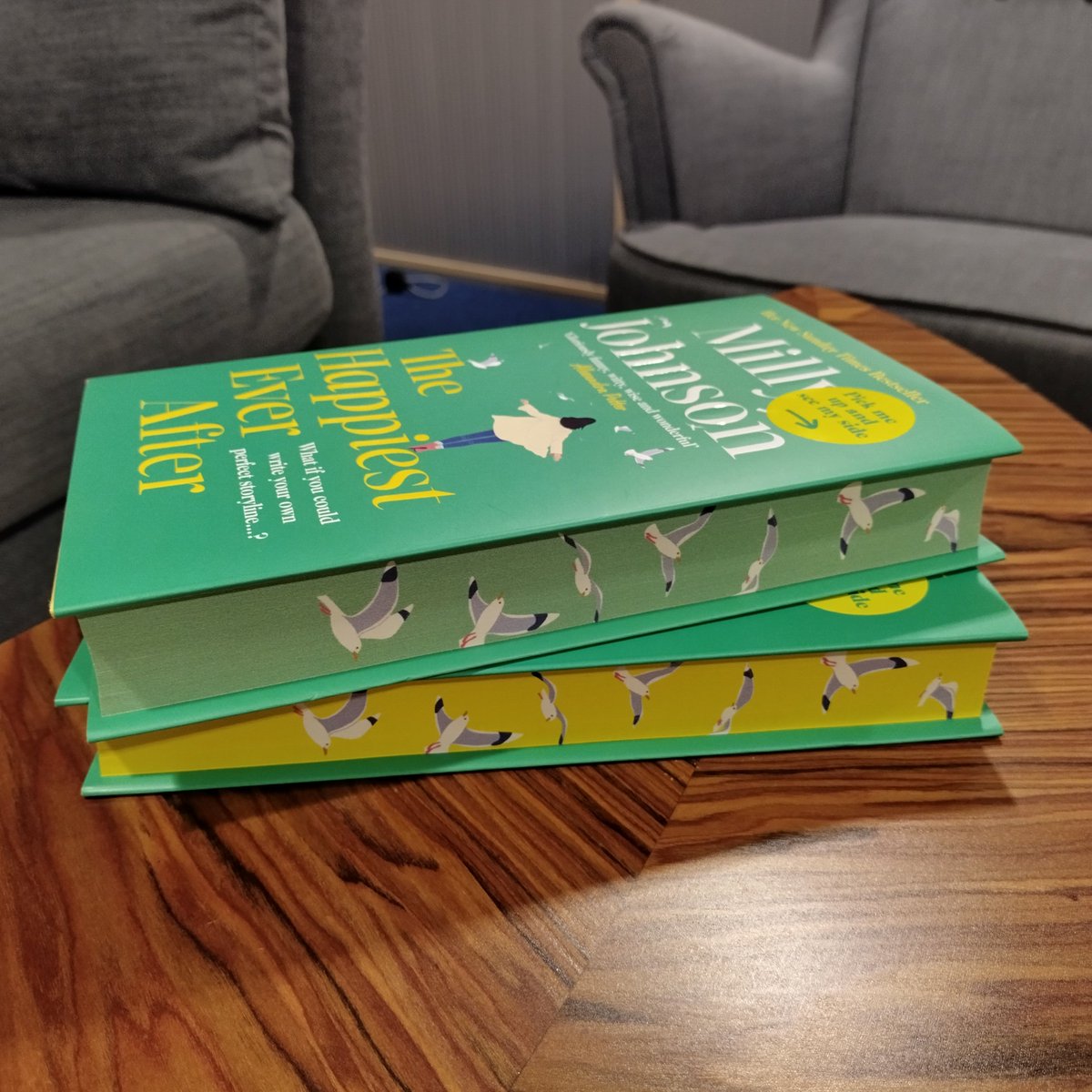 Please join me in wishing @millyjohnson a HUGE happy publication day for #TheHappiestEverAfter, out TODAY in all good #ChooseBookshops (SIGNED editions) and supermarkets! Especially excited to reveal these stunning #spredges editions, available exclusively in @sainsburys!