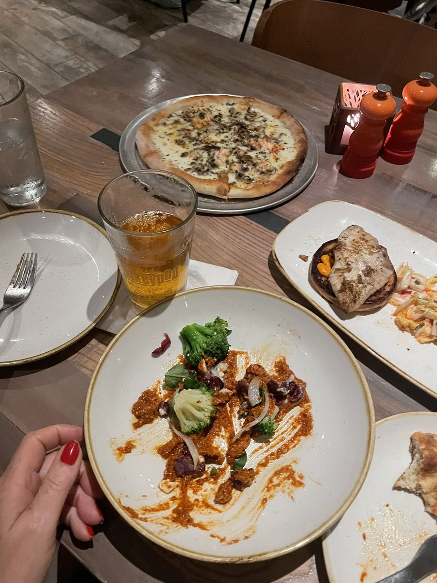 Jillsfoodtravel's tweet image. Now at the @OutriggerReef guests can dine @Monkeypod_ #waikikibeach @OutriggerResort #monkeypod