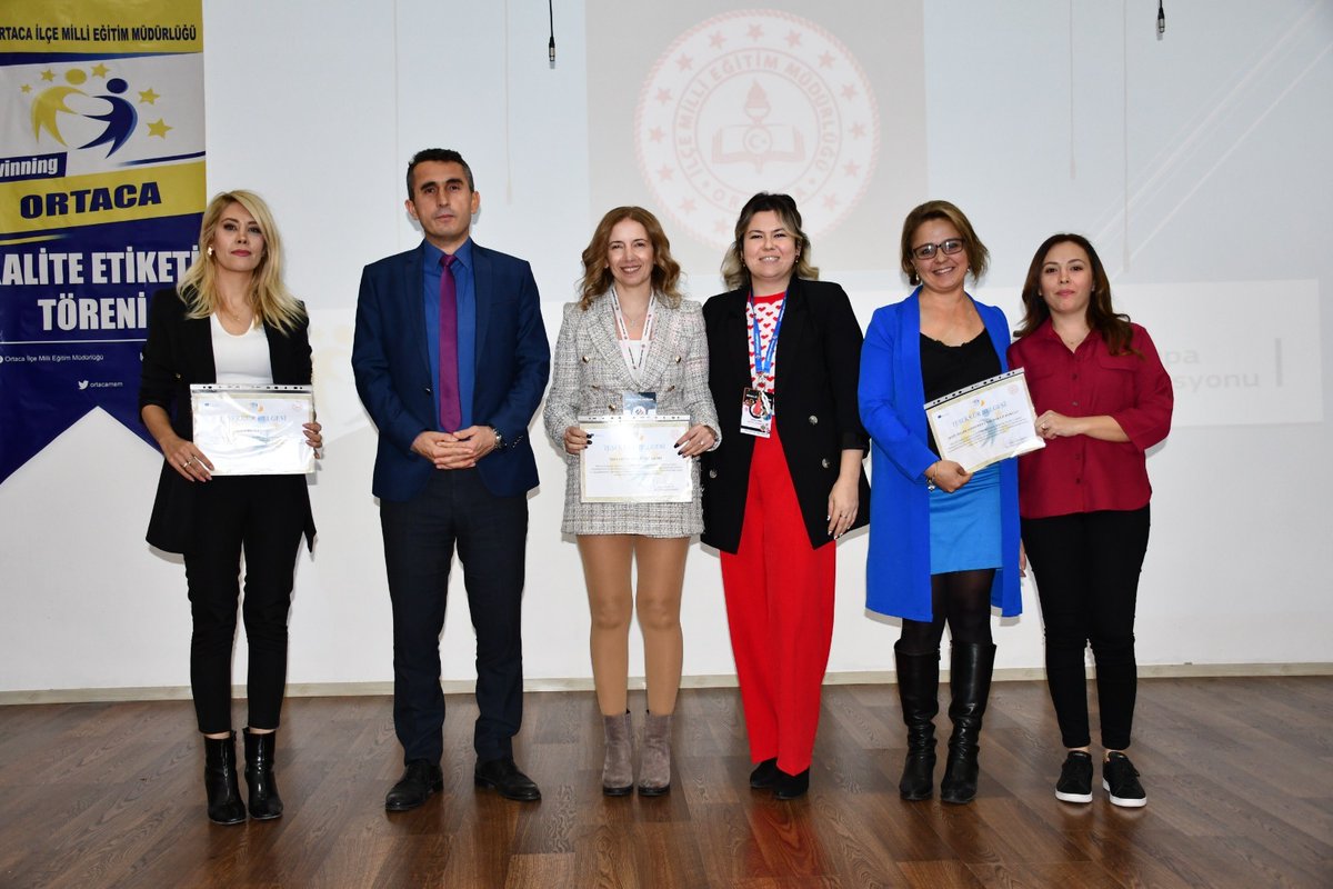 ortacamem's tweet photo. Özel Ortaca Final okullarında düzenlenen törende Sayın İlçe müdürümüz Oktay KAPLAN ve Şube müdürümüz Hasan KARATAŞ tarafından belgeler takdim edildi.
@mugla_mem 
@emrecay55 
@ortacakaymakam 
@OktayKaplan48 
@yeditepedenbiri 
@finalortaca https://t.co/h8e9aFwWu5