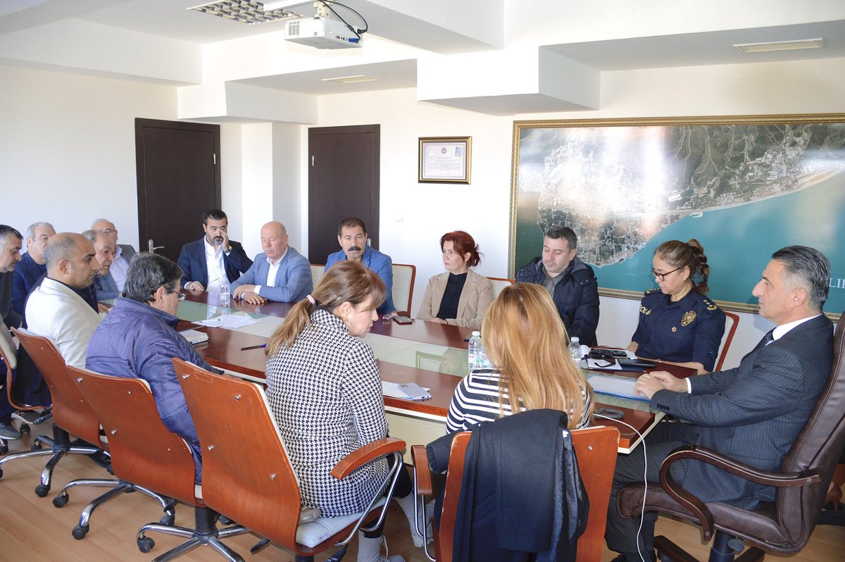 Kaymakamımız Sn. <a href="/suat_dervisoglu/">Suat Dervişoğlu</a> başkanlığında, 
📌İlçemizde 2024 şubat ayı Muhtarlar Toplantısı gerçekleştirildi.

Toplantıda ilçemiz mahalle muhtarlarının sorumlu bulundukları mahalleler ile ilgili istek ve talepleri dinlenerek istişarede bulunuldu.
<a href="/izmirvaliligi/">T.C. İzmir Valiliği</a>