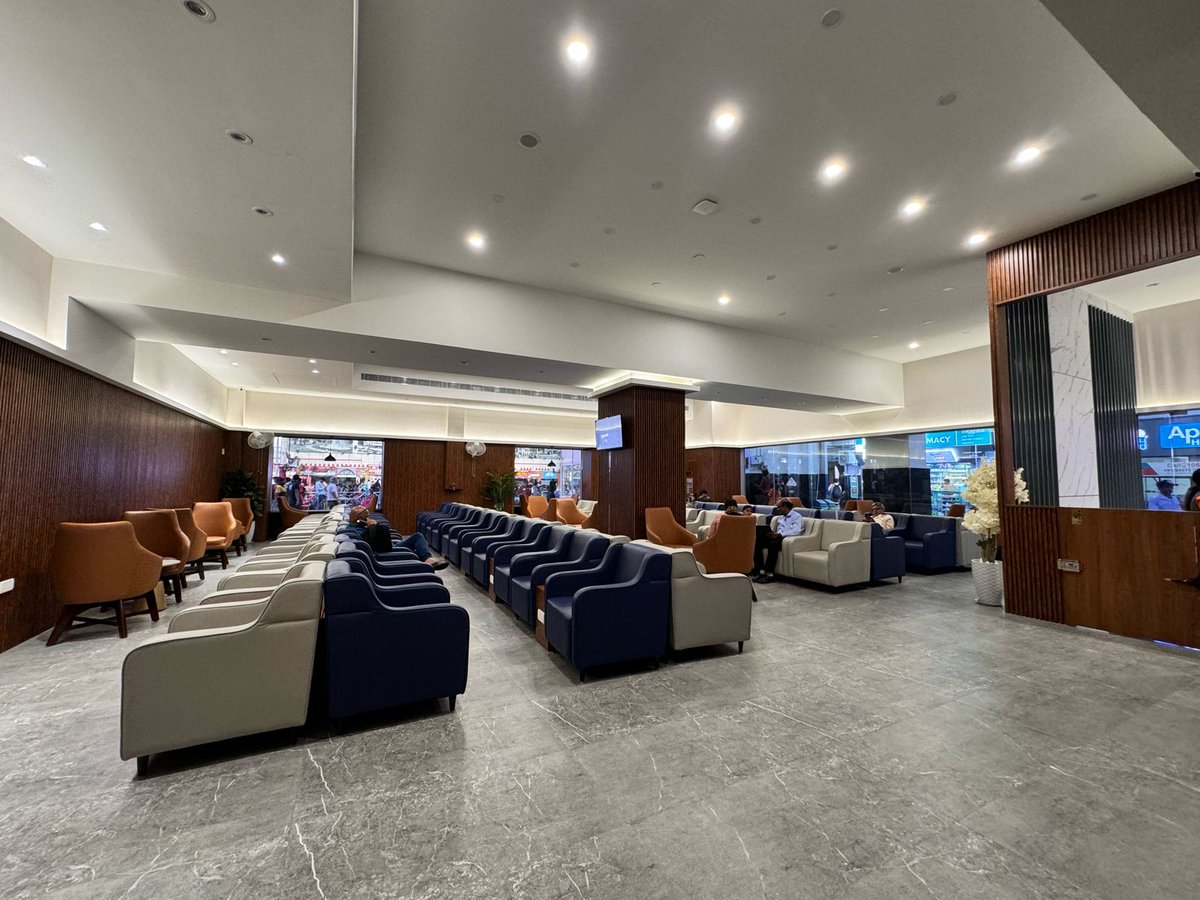 GMSRailway's tweet photo. Introducing the #ExecutiveLounge at Dr. MGR #Chennai Central Railway Station

Elevate your #travel experience with comfortable seating, dining, and sleeping options at various rates. 

A haven for passengers seeking a premium #journey. 🚄✨

#SouthernRailway https://t.co/nQmIQ2Y4aI