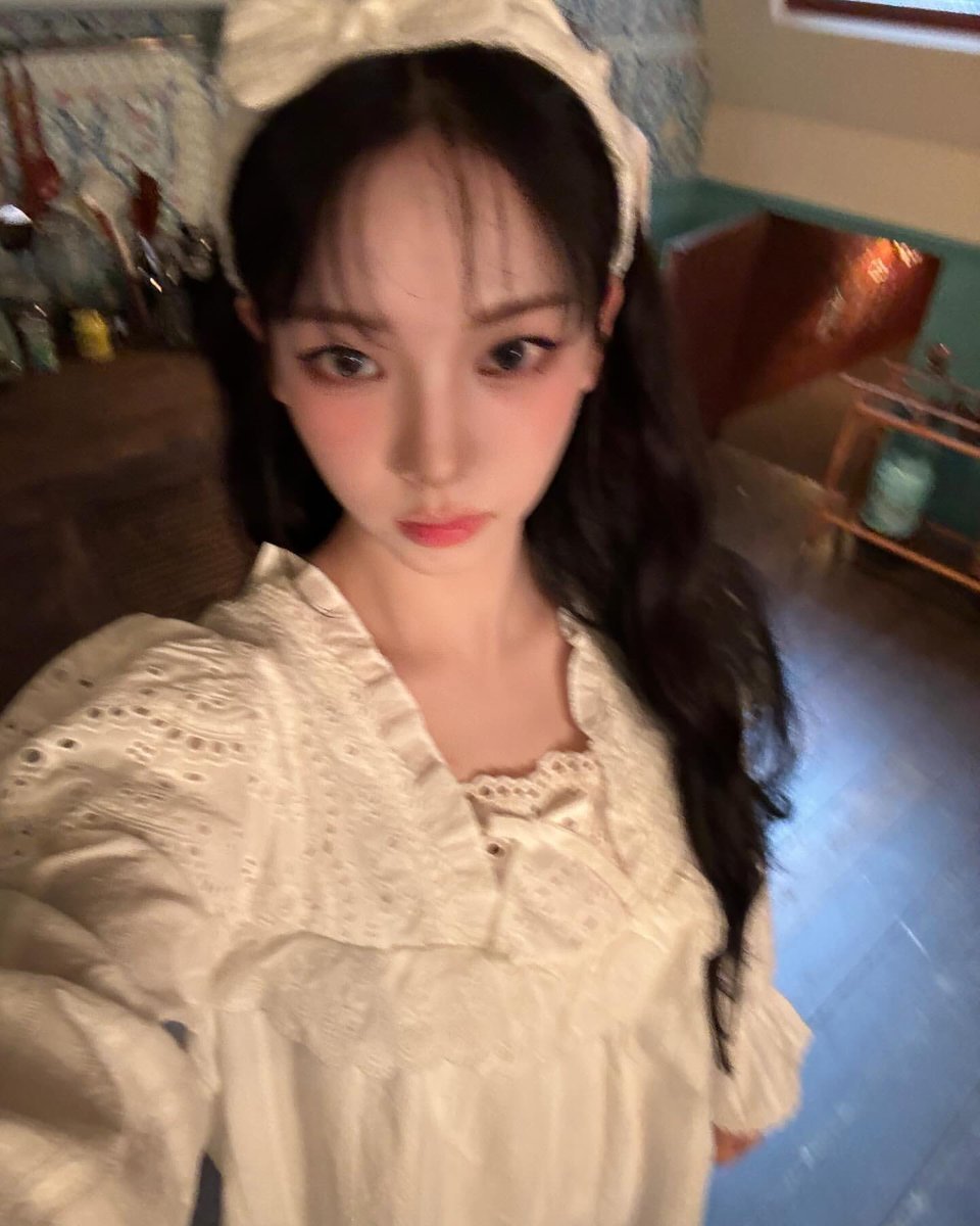 ๋𓍢🩰 ֺ۪ ⭒ with a palette of 𝑏𝑙𝑢𝑠ℎ 𝑝𝑖𝑛𝑘 and 𝑑𝑟𝑒𝑎𝑚𝑦 𝑠𝑖𝑔ℎ𝑠, let’s embark on an adventure through the soft girl universe, where every glance is a flutter of delight and every capture is a burst of whimsy.