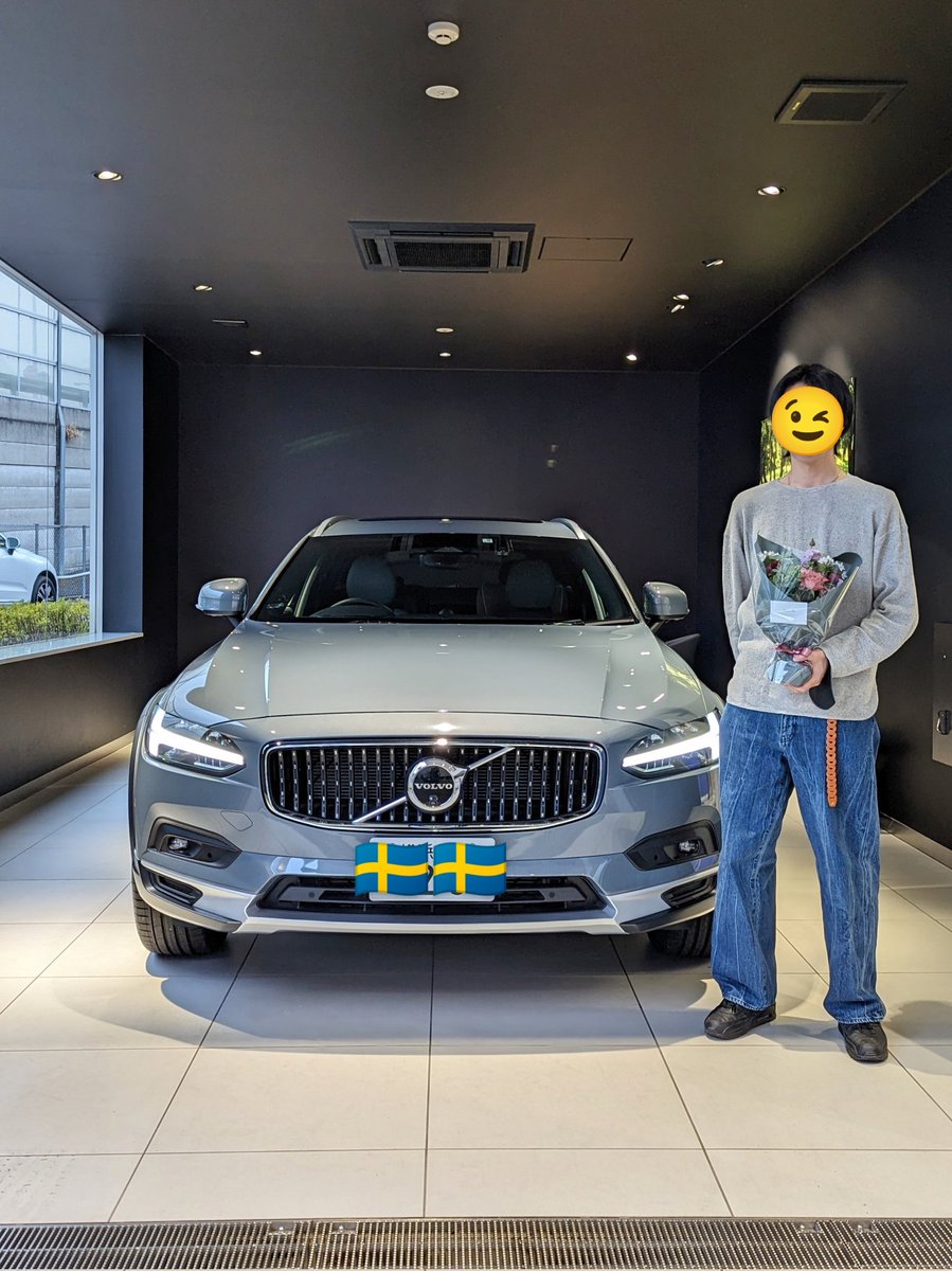 takaya1219's tweet photo. もう先々週ですが、V90CC(MY22B6エンジン)が納車されました!B&W、サンルーフ、FourCエアサスのフルオプに加えて、ボルボドラレコ、サイドスカッフプレート、ライセンスロックボルト、リアバンパープロテクターのDオプ仕様です!!初KeePer!!
#Volvo #VolvoCars #V90CC https://t.co/fUzmzeCLDU
