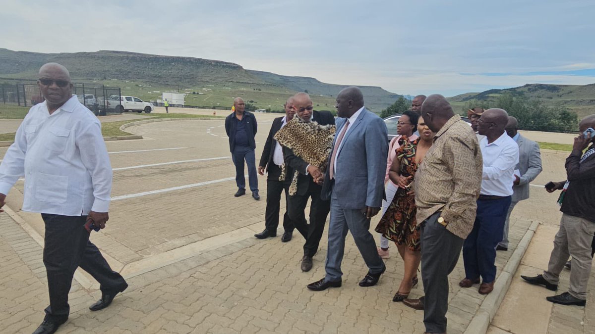 coegadevcorp's tweet image. [LIVE UPDATE]

MEC of EC Education, Honourable Fundile Gade, and delegation entering the Zibi Meyer school premises ahead of the handover today.

#coegadevcorp #implementingagent @ECDOEZA