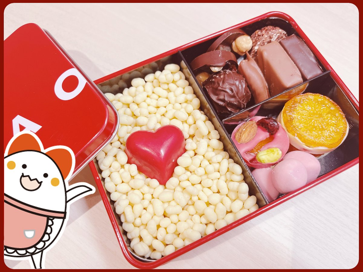 ikoi_DDS's tweet photo. こんにちは！いこいよ♪

昨日は #バレンタイン だったわね！
面白いチョコをもらったの～

チョコのお弁当ですって～！
ご飯の部分もライスパフでできてるの♪
面白くって可愛い～

#家庭科　#お弁当 https://t.co/VbEifrNiem