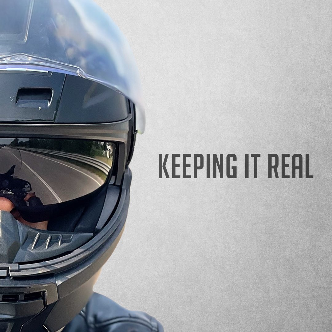 When life offers you a choice between helmets and headsets, which one will you choose? #Jawa #JawaMotorcycles #AppleVisionPro #RealvsReel #Helmet #VR