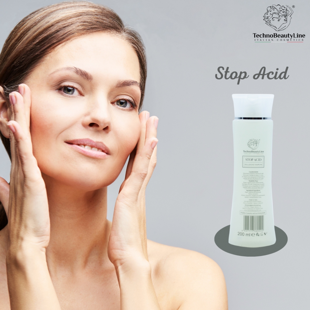 TBeauty_Line's tweet photo. Stop Acid, è Soluzione tampone necessaria per bloccare il tempo di posa, in caso di improvvise sensazioni di brucioreo rossore dovute all’utilizzo di acidi.
#technobeautyline #italiancosmetics #madeinitaly #stopacid #soluzione #skincare #routine https://t.co/860prpnDFe https://t.co/DhXwqZbCoe