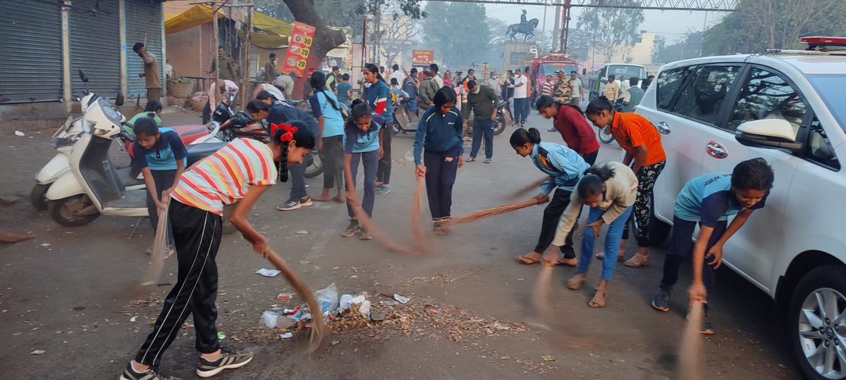 महास्वच्छ्ता अभियान दिनांक १५ फेब्रुवारी २०२४...
मा. आयुक्त तथा प्रशासक यांचे प्रमुख उपस्थितिमध्ये आज शिवतीर्थ पासुन सुरुवात झाली 
#ichalkaranjimunicipalcorporation #deepcleaning #Ichalkaranji #dzone #CMOMaharashtra #SwachhSurvekshan2024 #SwachhBharatAbhiyan #sbmurban