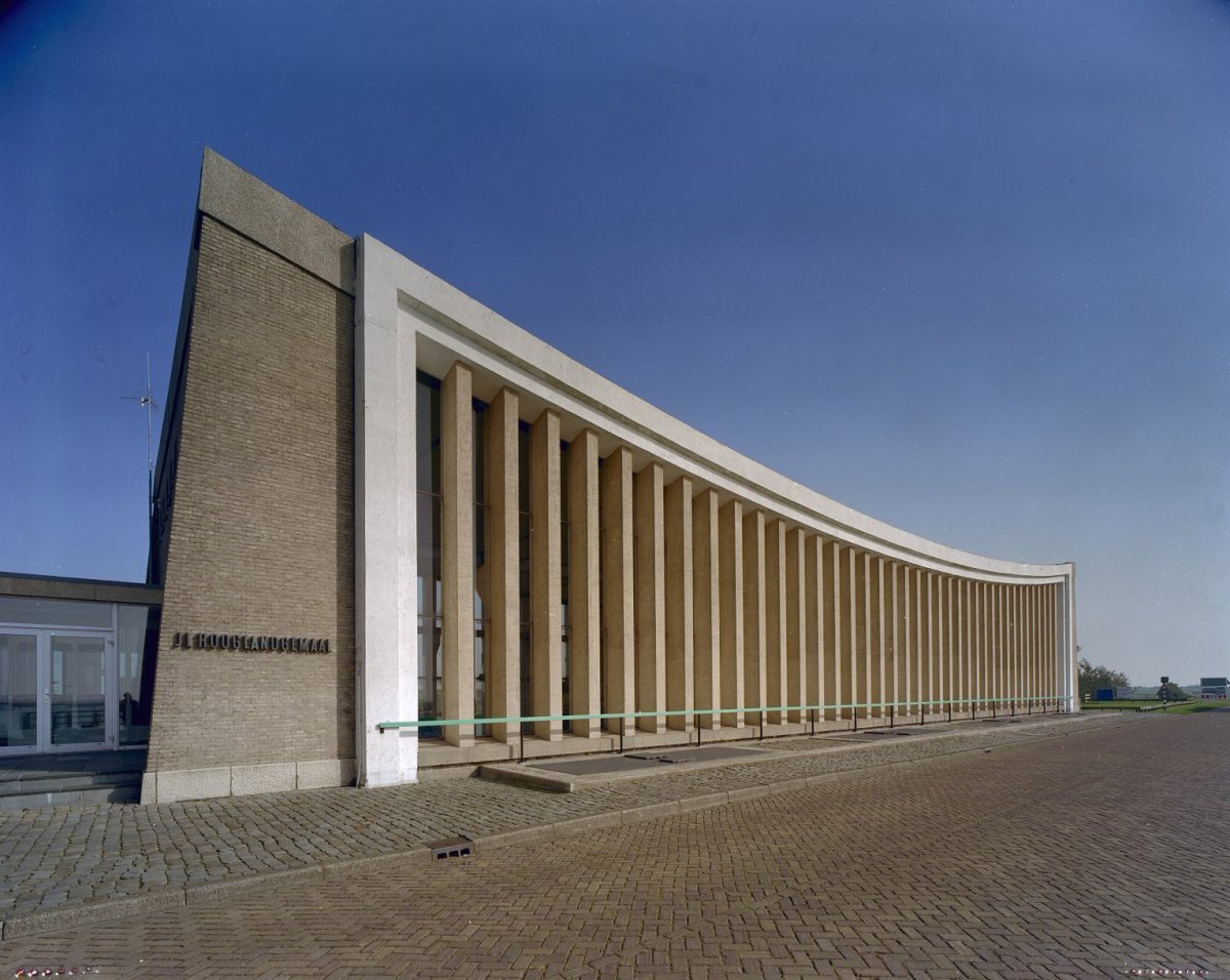 MartjanKuit's tweet photo. Vergeten jullie niet architect Piet de Vries te feliciteren? Hij werd vandaag in 1897 geboren. 

Hier wat foto's van zijn J.L. Hooglandgemaal (1966) in Stavoren om het te vieren.

📷: Ton van der Wal https://t.co/aGgwCeBHBs