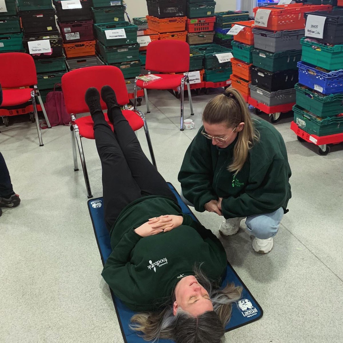 We all know that food banks play a vital role in communities across the UK and @greenwichfoodbank is no exception. Here’s the hard working team working hard on their First Aid Course. Great work everyone! 

train-aid.co.uk/courses/emerge…

#emergencyfirstaid #firstaid #firstaidcourse