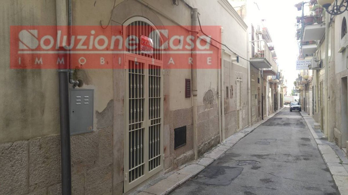 mickpinne's tweet photo. Adiacente a Corso San Sabino, in via Rosmini, un bel piano terra di 30 mq , centralissimo, disponibile subito, ottimo sia per uso ufficio che abitativo. 

#soluzionecasa #bastaconlaffitto #minervinomurge #casaindipendente #canosadipuglia #pinnelli #canosa #immobiliare https://t.co/Xv8OOPRuAP