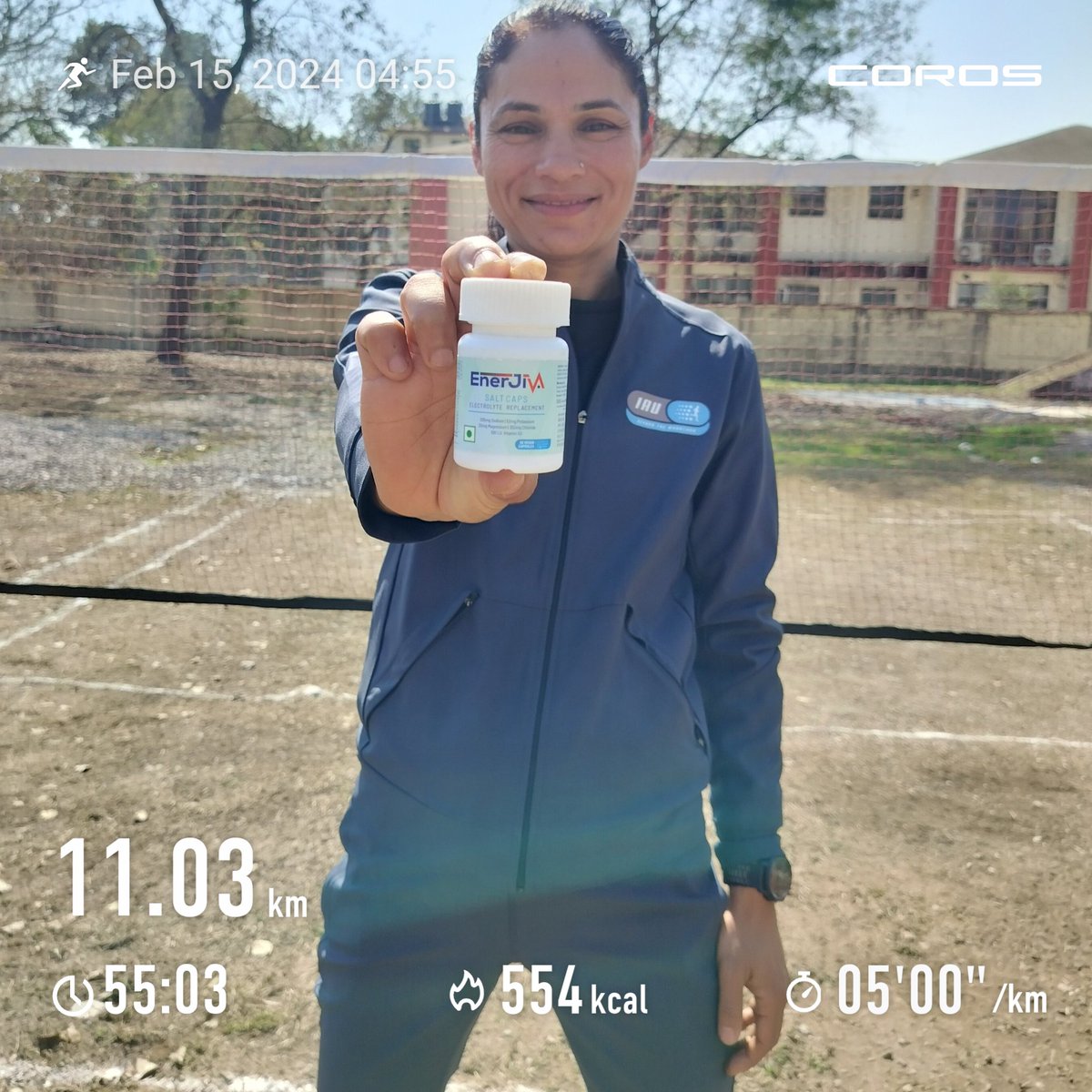 Electrolyte mix or Salt caps? I take the former while training and the latter while racing Marathons. In ultra marathons, I take both. 250 ml electrolyte mix per 20 min. 1 salt cap per hour. @enerjiva