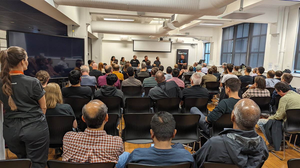 Kicked off 2024 with our first meetup with @troyhunt blending humour with essential cybersecurity lessons, then followed by an AI Panel with the host team from @GlobalAIPodcast discussing the impact of AI. Many thanks to @elizabethpappa and Insight Australia for sponsoring!