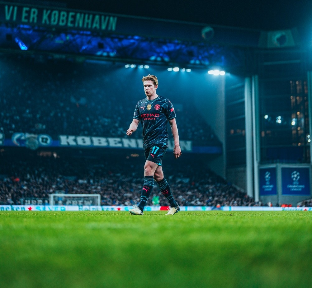 TianyiWilson's tweet photo. @SkySportsPL This man Kevin De Bruyne , he makes few touches but makes every of them count ,he also makes little runs behind , which keeps the opponent defenders on their feet , such a spectacular talent . https://t.co/GxFy28rQXX
