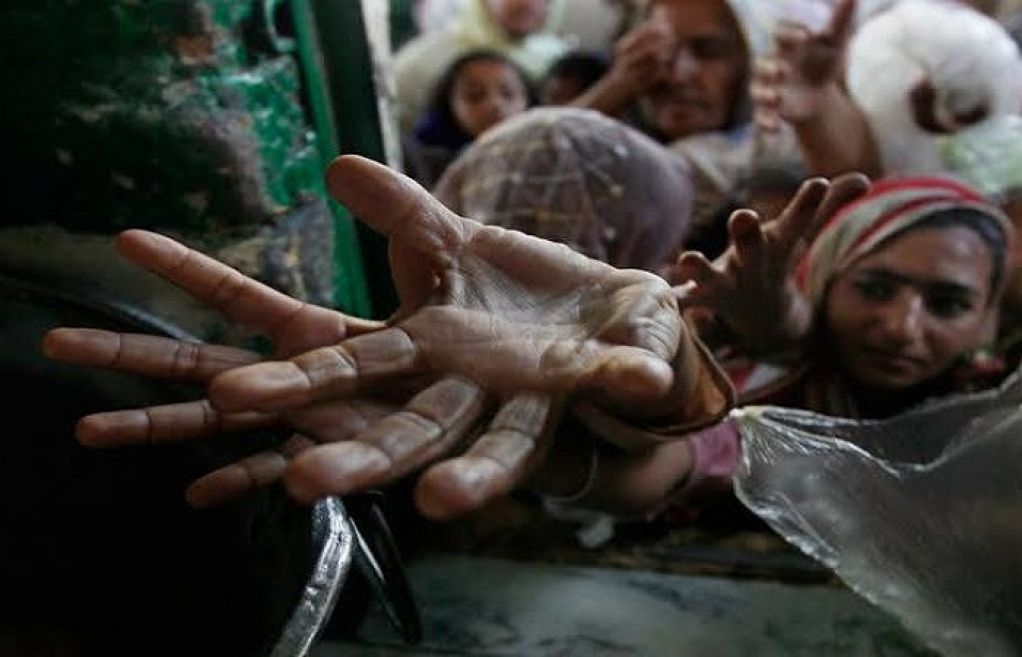 کتاب سادہ رہے گی کب تک؟؟
کبھی تو آغاز باب ہو گا۔۔۔
جنہوں نے بستی اجاڑ ڈالی،،
کبھی تو انکا حساب ہوگا۔۔۔۔