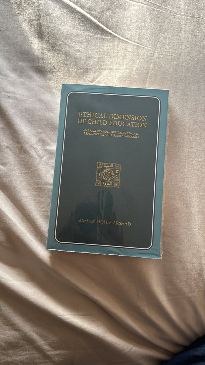 heynyoo's tweet photo. Mengawali 2024 (yang sebenernya udah jalan 2 bulan) dengan bacaan hasil rekomendasi dari akun Lubukkata

1. Ethical Dimension of Child Education - Asmaa’ Mohd. Arshad

2. The Concept of Education in Islam - Syed Naquib al Attas https://t.co/Z0VEhIzEba