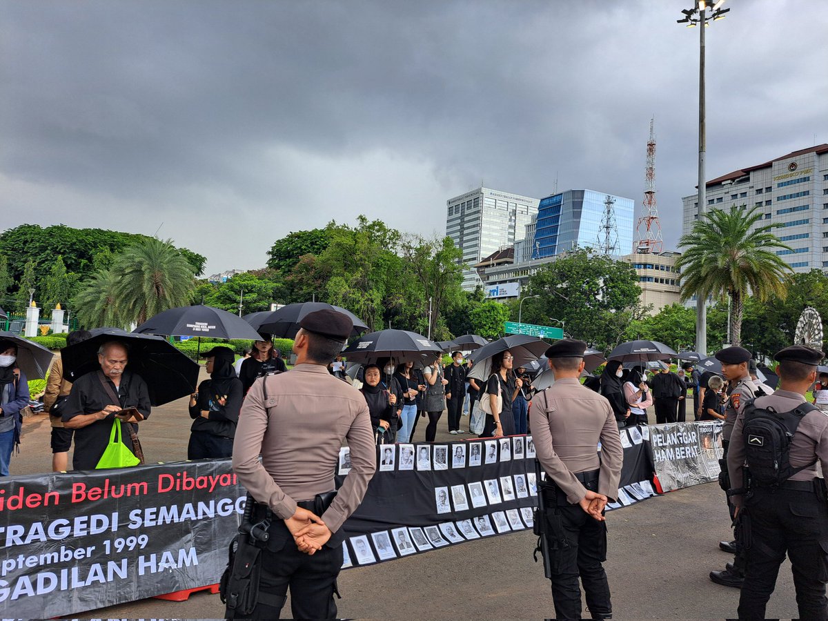 legacymp3's tweet image. Aksi Kamisan ke-805.