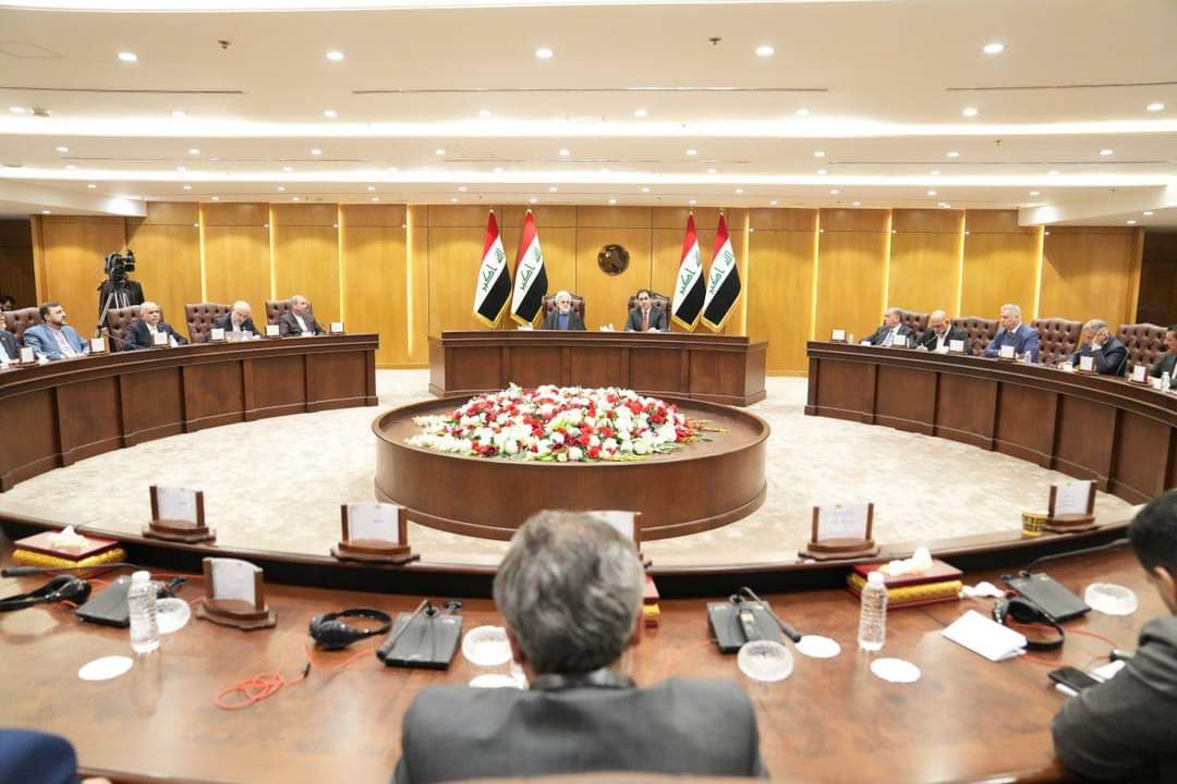 ♦️زعم البعض أن رئيس مجلس القضاء الايراني ترأس أمس جلسة البرلمان العراقي ، وأخذوا بالتالي يتباكون كعادتهم على "السيادة" . 

🟥الحقيقة : ترأس جلسة مجلس النواب العراقي  أمس النائب الثاني للرئيس شاخوان عبدالله.. ورئيس مجلس النواب وكالة محسن المندلاوي التقى رئيس مجلس القضاء الإيراني