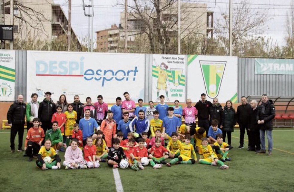 El dissabte passat es va celebrar la 4 jornada lúdic-esportiva “Tots i totes som un equip” organitzada per <a href="/fcsjd_sanpa/">FC Sant Joan Despí - San Pancracio</a> en col•laboració de <a href="/tastidis/">Tastidis</a>, l’escola Iris i <a href="/AjSJDespi/">Ajuntament Sant Joan Despí</a> 

➡️ Va ser un matí de respecte, inclusió i molt d’Esport 

#futbol #inclusio  #esport #despiesport