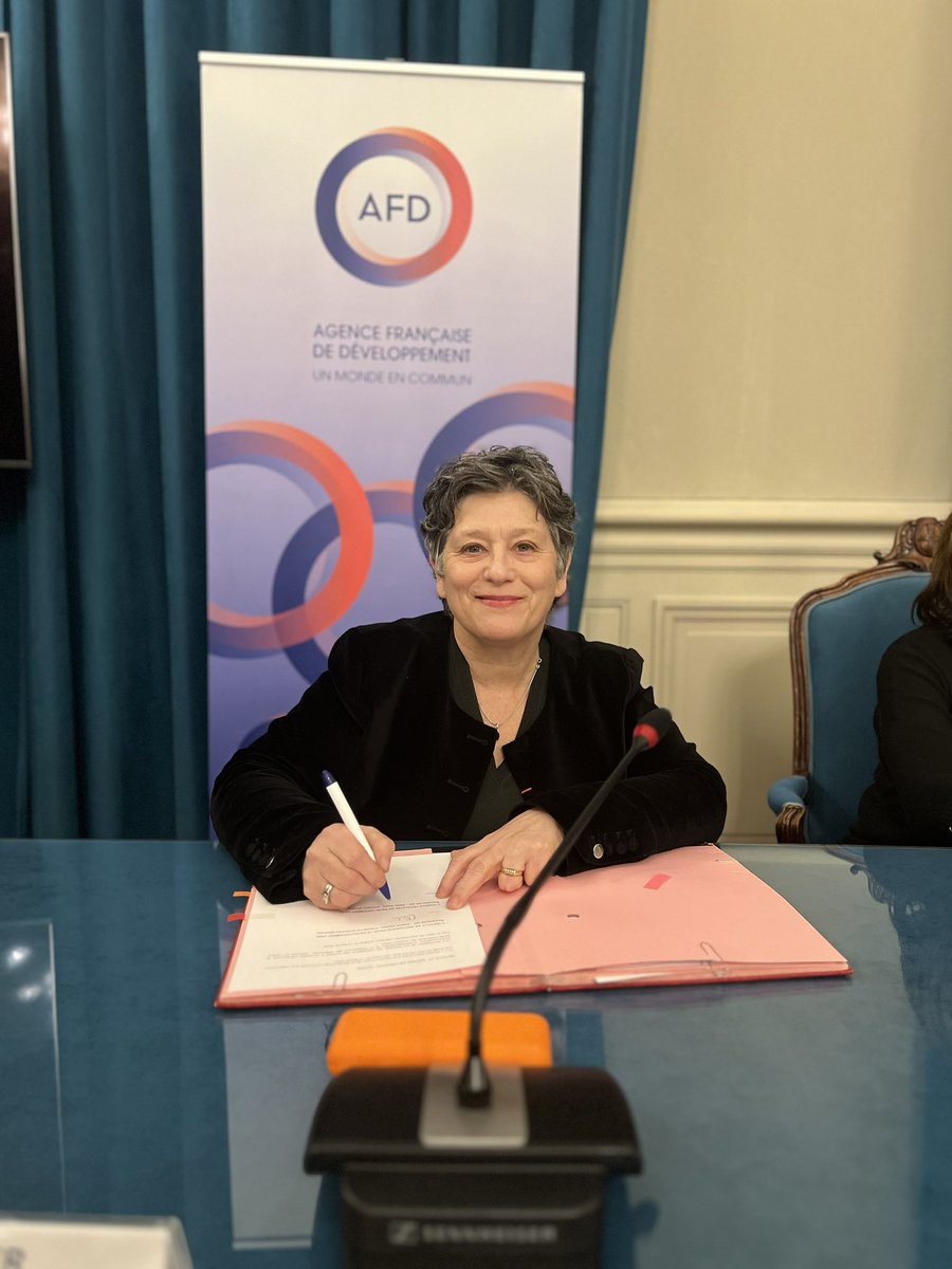 MicheleRubirola's tweet photo. Très fière d’accueillir et de marier sous les auspices de la ville de @Marseille l’@AFD_France et l’@ird_fr à l occasion de la signature de leur convention ! 

🫱🏼‍🫲🏽 Marseille, fortement engagée dans la coopération au Sud, a la chance d’assister à l’alliance puissante entre la Science et la Finance, combinaison indispensable à la lutte contre le dérèglement climatique et pour adresser les enjeux de développement. 

Honorée que @Marseille ait été également choisie pour inaugurer le lab de l’innovation pour la démocratie en Afrique : repenser les liens qui nous unissent au grand Continent est indispensable. 

@RiouxRemy @V_Verdier_IRD @AchilleMbembe1