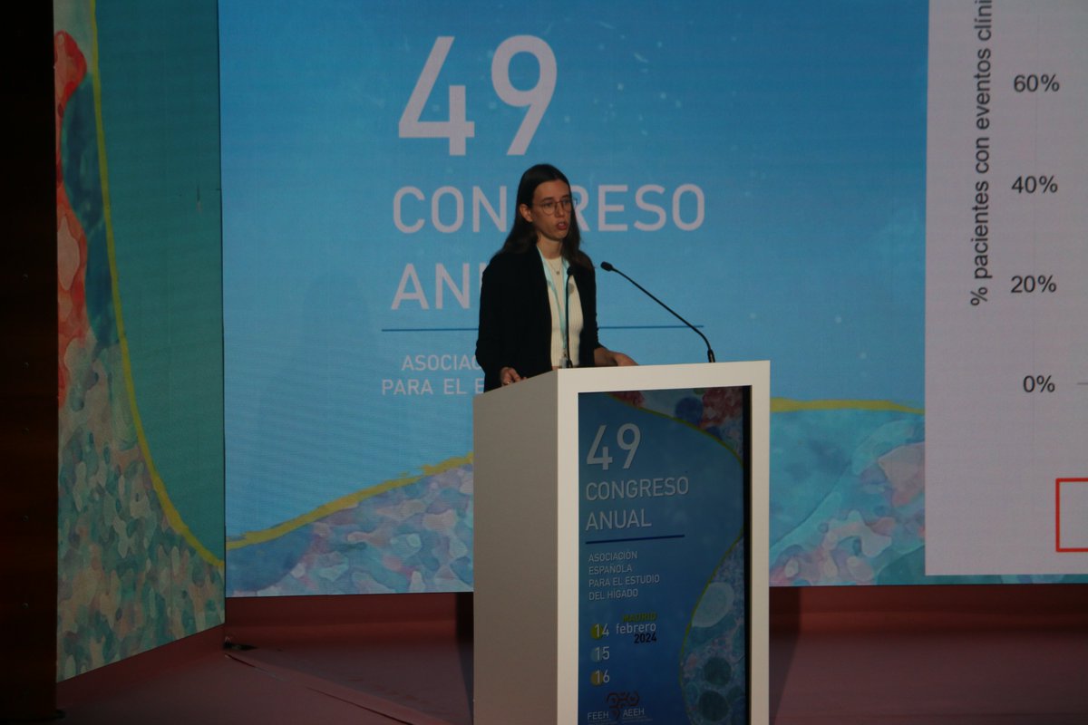 #AEEH2024 <a href="/adrianapalom24/">Adriana Palom</a> <a href="/vallhebron/">Vall d'Hebron</a> 
El gradiente de ARN-VHD se correlaciona con la probabilidad de desarrollar eventos clínicos en pacientes con #hepatitis crónica D

En pacientes sin cirrosis hepática, una concentración elevada de ARN-VHD se asocia a una mayor tendencia a